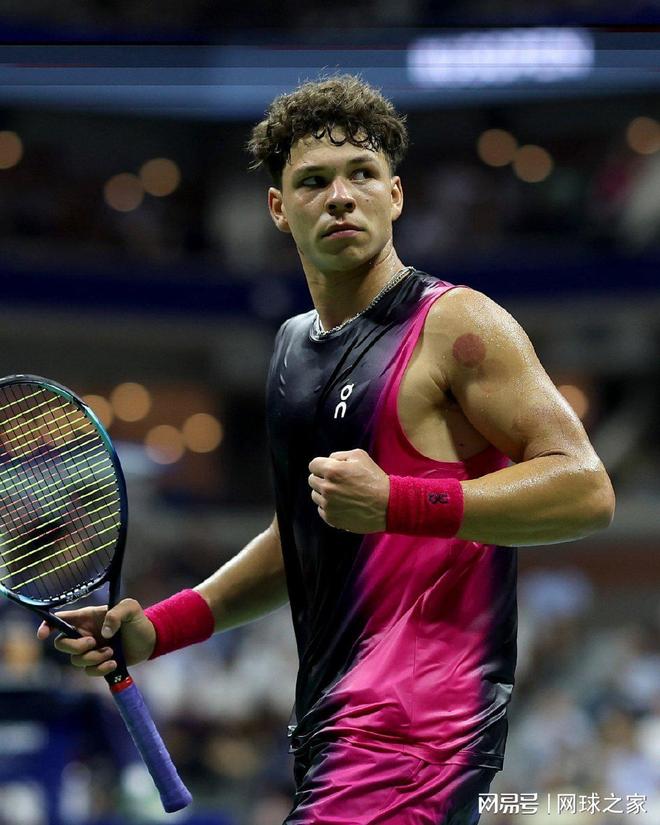 某位著名足 某位著名足